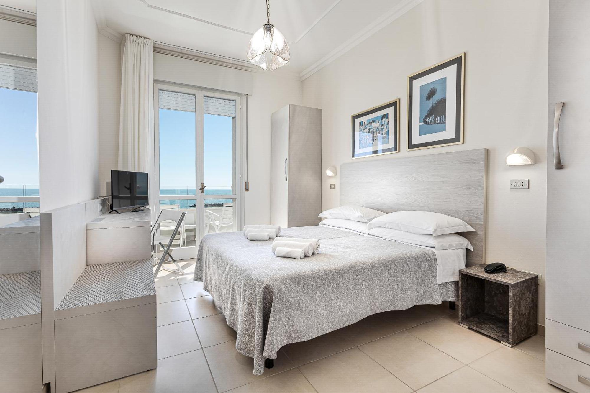 Caesar Hotel 3*